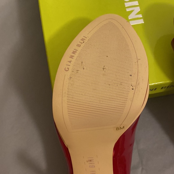 Gianni Bini Red Patent Leather Platform Stiletto Peep Toe Pumps New In Box 8M - Picture 8 of 13